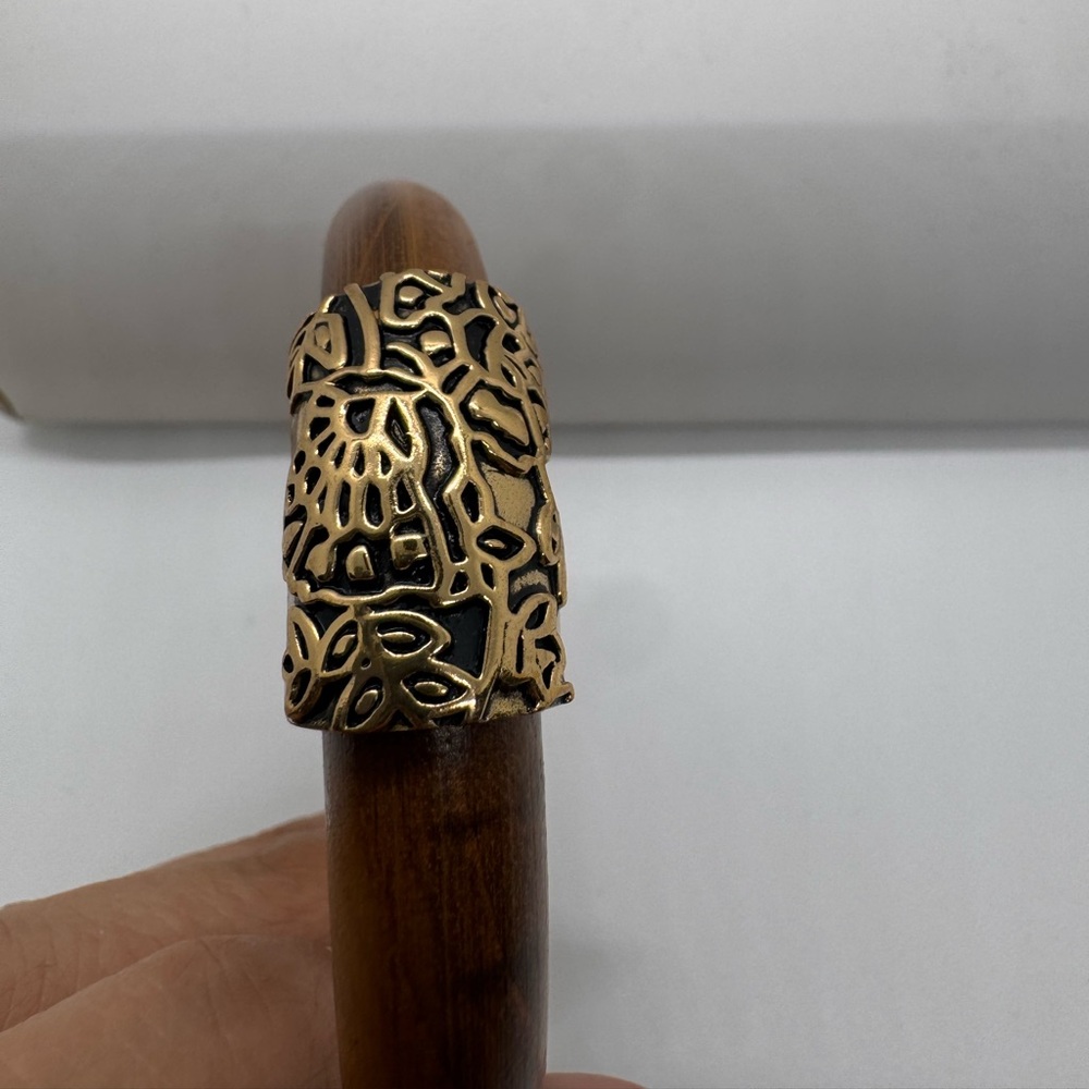 Barse Thai wooden bangle bracelet with gold-tone decorative panels - Picture 4 of 10